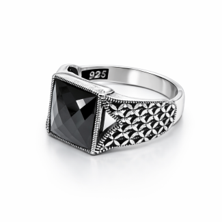 Unazë Silver 925 me Gur të Zi – Elegancë dhe Karakter